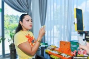 梦见吃鱼泰国主播品三亚榴莲：“尝到了家乡味”