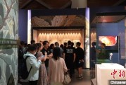 梦见吃鱼百年典藏首渡重洋 124套英国工艺美术运动珍品亮相天津