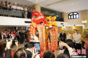 梦见吃鱼中国驻菲律宾大使与菲候任外长共同出席庆祝中菲建交50周年图片展